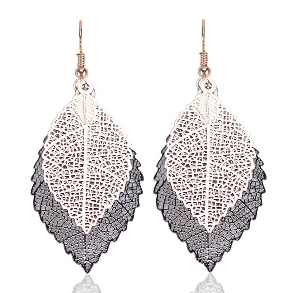 *ASPEN* Gold x Gray Hollow Leaf Design Fashion Dangle Earrings